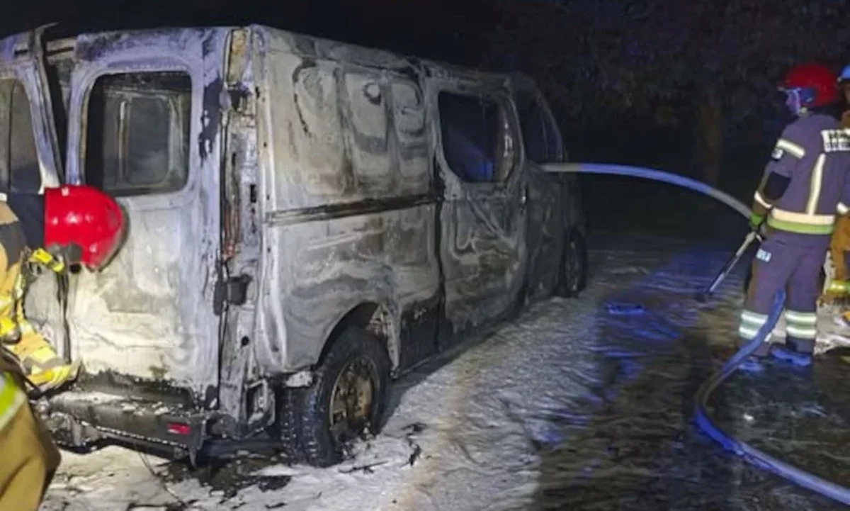 Nocny pożar busa. Pojazd spalił się doszczętnie