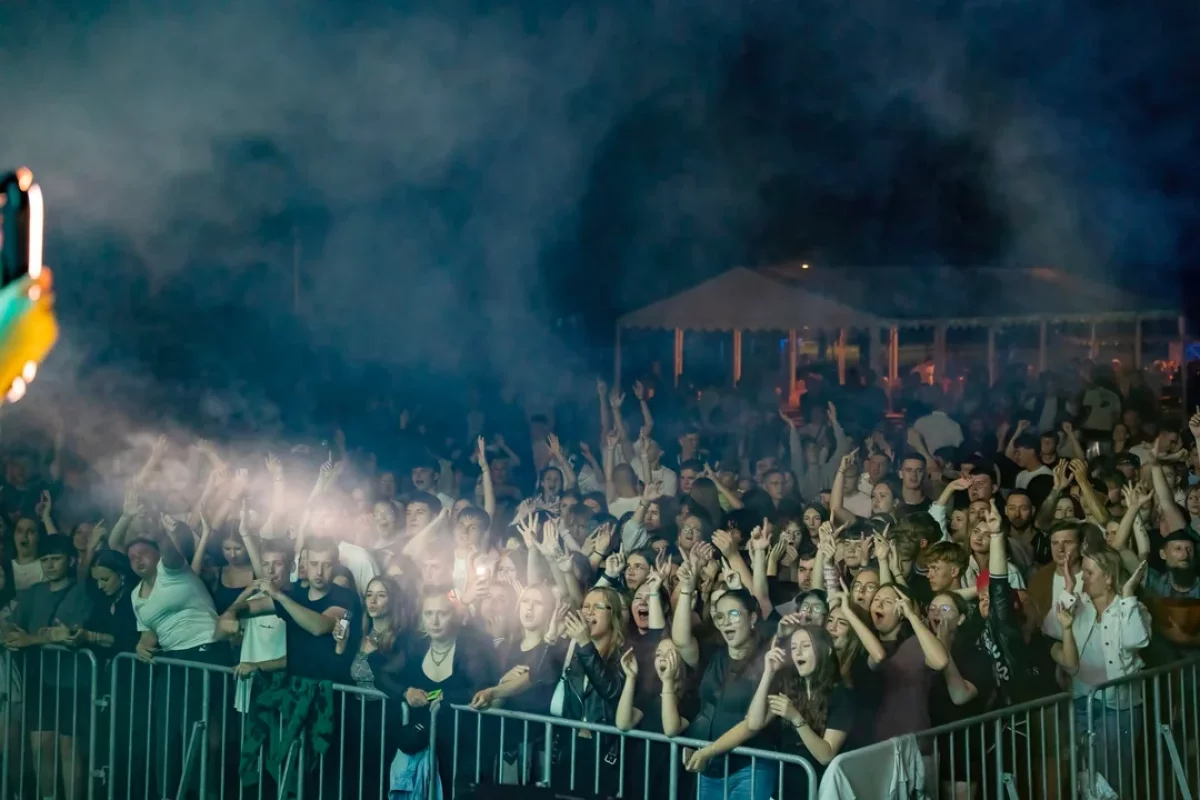 Burza, odwołany koncert i tłumy pod sceną. Tak Kobylin przywitał lato [ZDJĘCIA]
