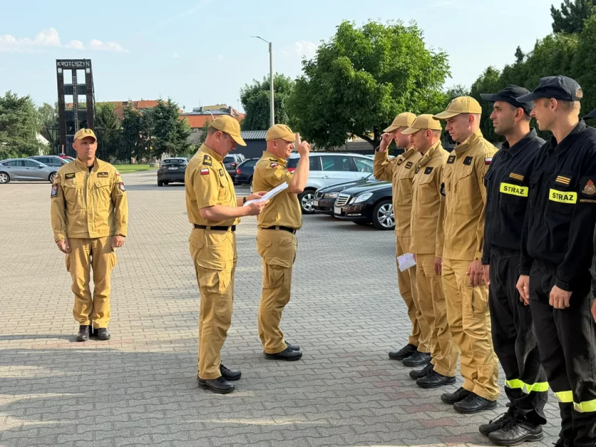 Awanse w straży pożarnej. Pięciu strażaków otrzymało nowe stanowiska [ZDJĘCIA]