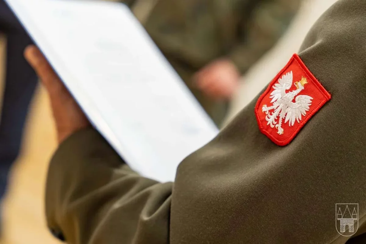 Czwórka dzieci poszła za tatą do wojska. Zareagował minister obrony. Jak się to skończyło? [ZDJĘCIA]