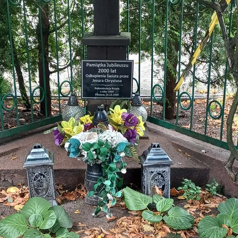 Obrazek do pytania - Na jakiej ulicy w Pleszewie znajduje się "Pamiątka Jubileuszu 2000 lat Odkupienia Świata przez Jezusa Chrystusa"?