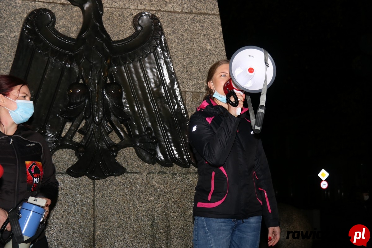 Kolejna demonstracja kobiet w Rawiczu - Zdjęcie główne
