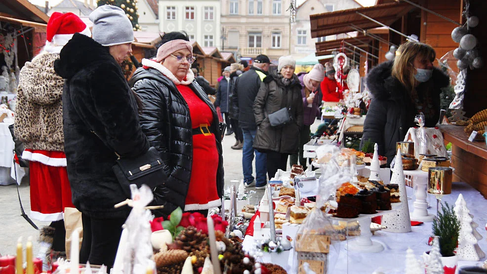 Kiermasz rękodzieła i ozdób świątecznych, występy wokalne - Zdjęcie główne