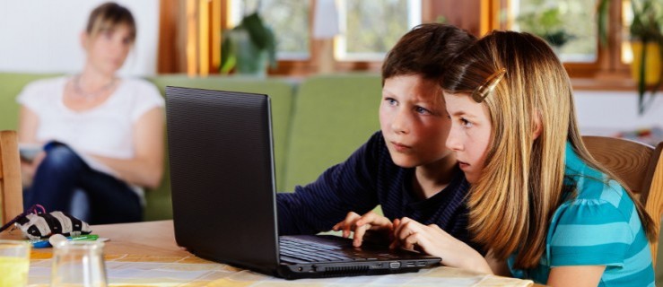 Hejt, oszustwa, pornografia i przemoc. Dziecko w Internecie nie jest bezpieczne. - Zdjęcie główne