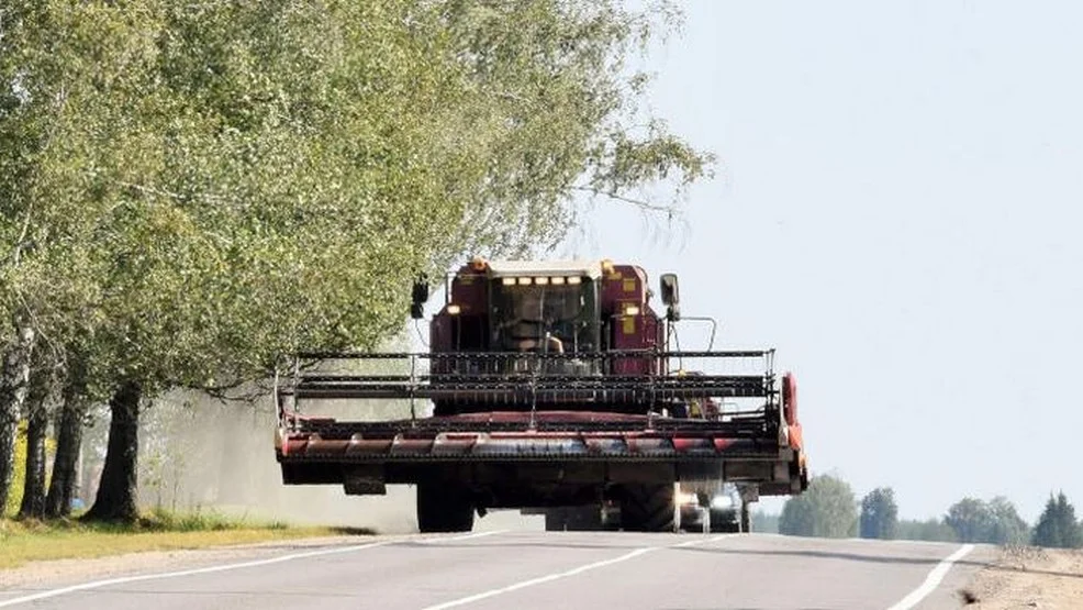 Poruszając się po drodze publicznej z hederem można dostać do 5 tys. zł mandatu - Zdjęcie główne