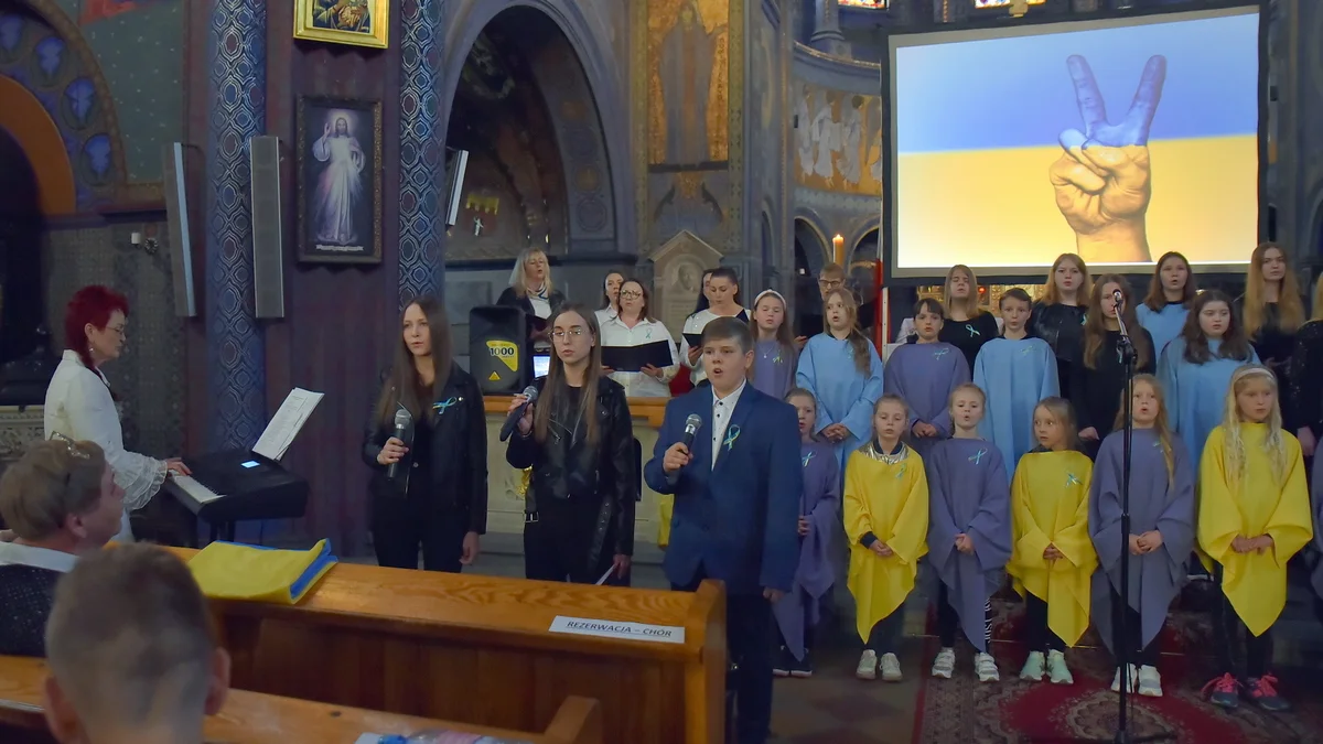W Jutrosinie zaśpiewali dla Ukrainy. Koncert w kościele św. Elżbiety cieszył się dużym zainteresowaniem - Zdjęcie główne