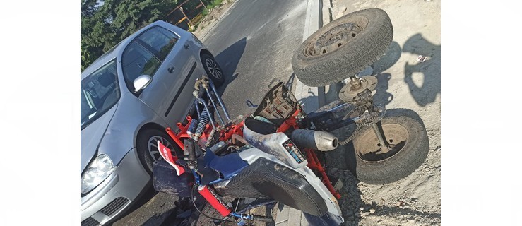 Quadem uderzył w auto. Trafił do szpitala - Zdjęcie główne