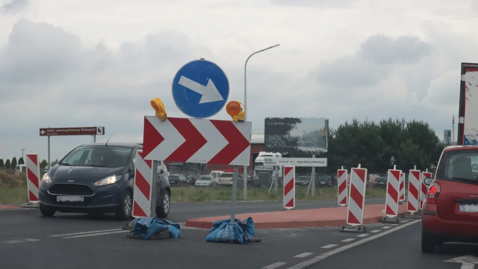 Nie tylko oświetlenie. Skrzyżowanie w Jagodni przechodzi metamorfozę [ZDJĘCIA] - Zdjęcie główne