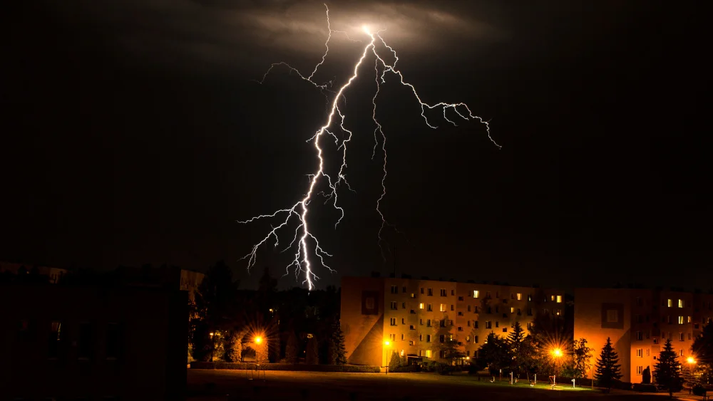 Burze i grad w gostyńskim. Nadciąga front atmosferyczny. Synoptycy ostrzegają przed gwałtownymi burzami - Zdjęcie główne