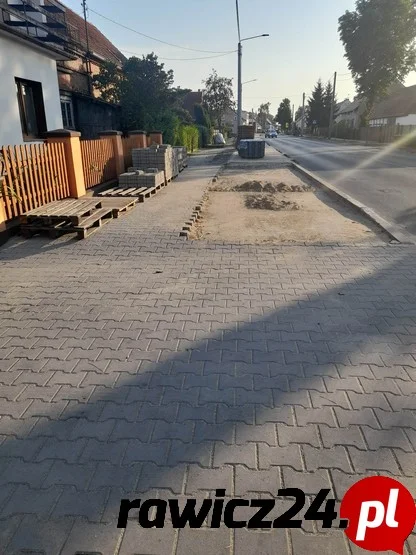 Budowa ścieżki rowerowej w Masłowie w toku - Zdjęcie główne