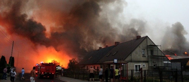 Pożar w Roszkówku. [AKTUALIZACJA 17.08 g. 13.00] - Zdjęcie główne
