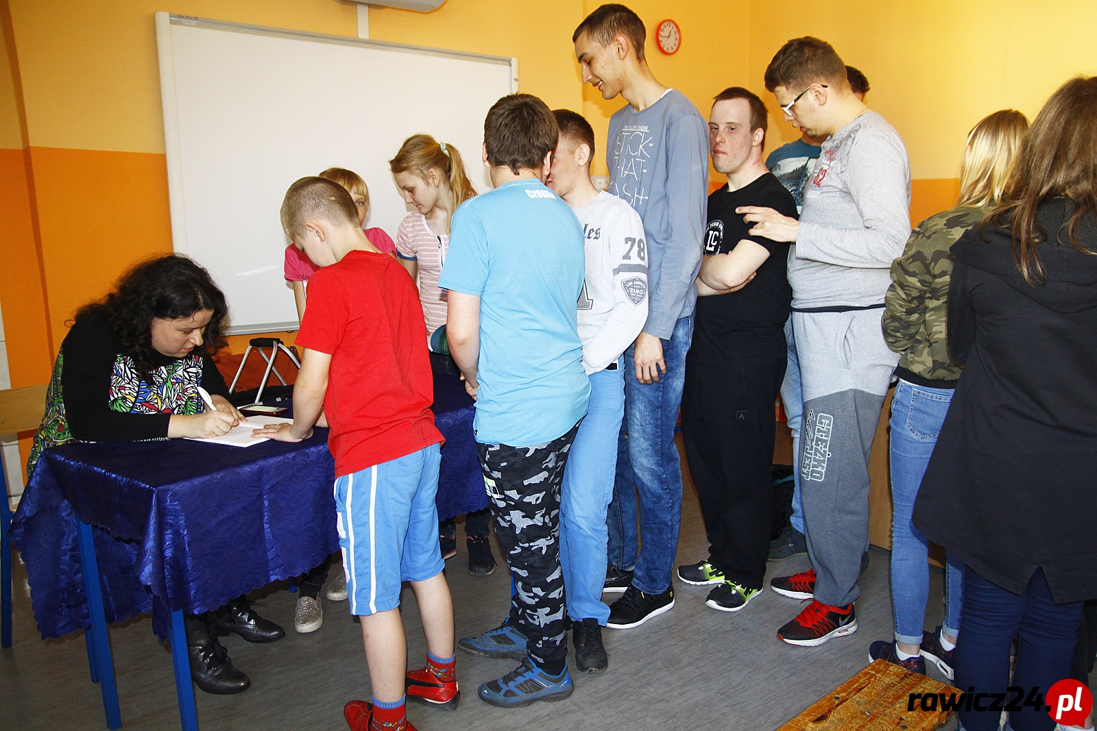 Spotkanie z pisarką w Zespole Szkół im. Jana Pawła II - Zdjęcie główne