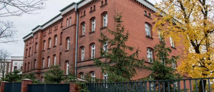 Pracownik szkoły w izolacji z powodu Covid-19. Jedna klasa uczy się zdalnie - Zdjęcie główne