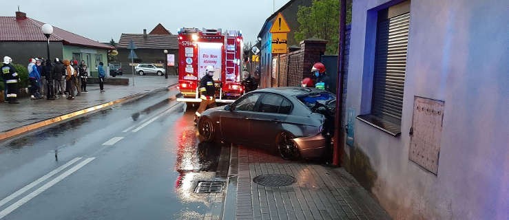 Kolizja w centrum miasta. 20-latek stracił panowanie nad autem (FOTO) - Zdjęcie główne