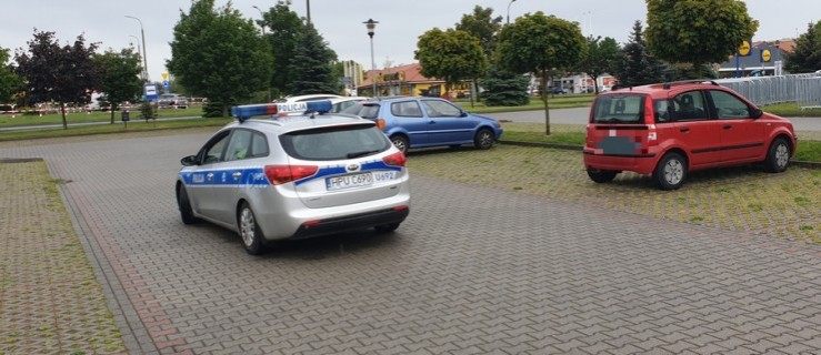 Zmiana na parkingu przy szkole w Sierakowie - Zdjęcie główne