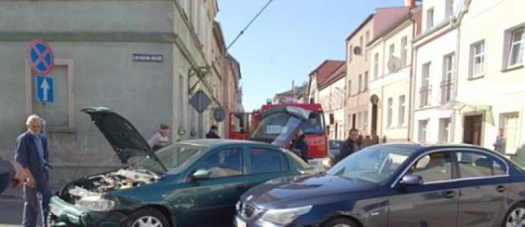 Rawicz. Kolizja z udziałem bmw i opla astry  - Zdjęcie główne