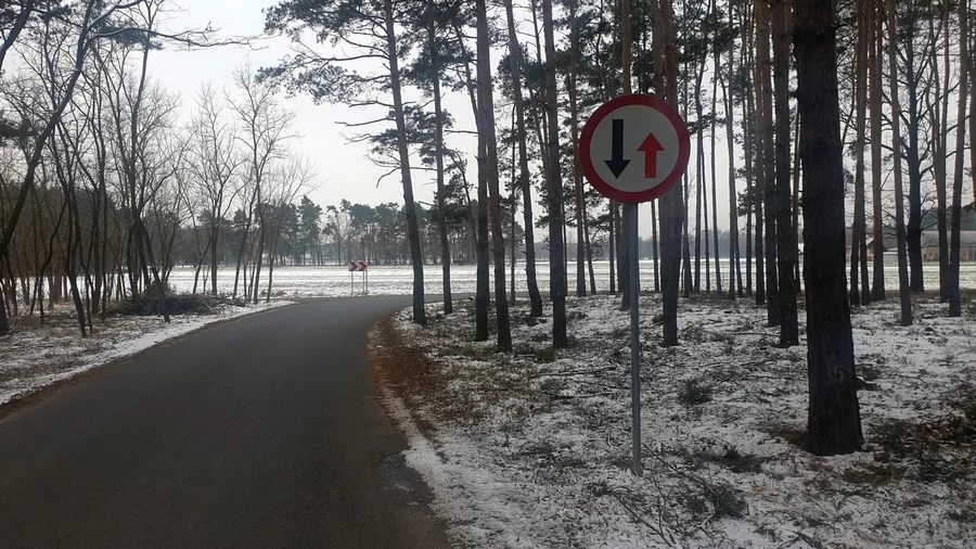 Obecna sytuacja przy zakręcie, w którym doszło do kolizji w okolicy Zaorla