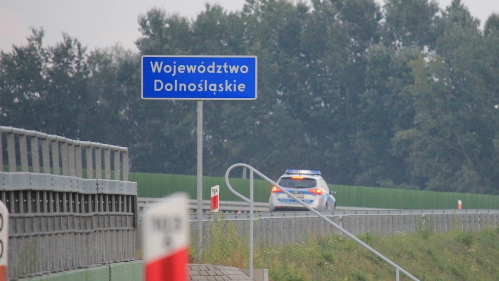 Ciężarówka w rowie na S5. Interweniowali strażacy - Zdjęcie główne