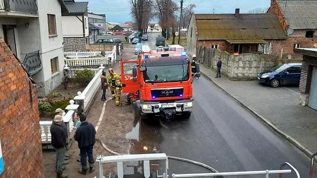 Pożar w Wydawach. Poparzony mężczyzna trafił do szpitala - Zdjęcie główne