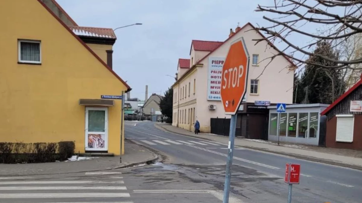 Utrudnienia w ruchu w Rawiczu na skrzyżowaniu ulic Piłsudskiego i Mikołajewicza - Zdjęcie główne