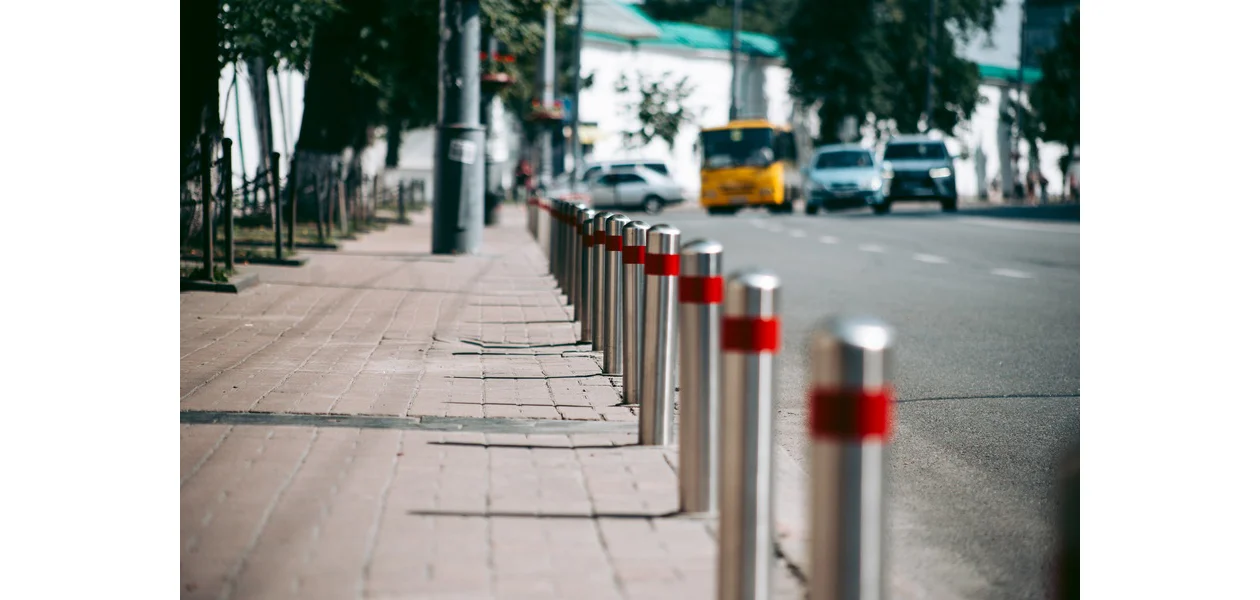 Czym są blokady parkingowe i dlaczego są coraz popularniejsze? - Zdjęcie główne