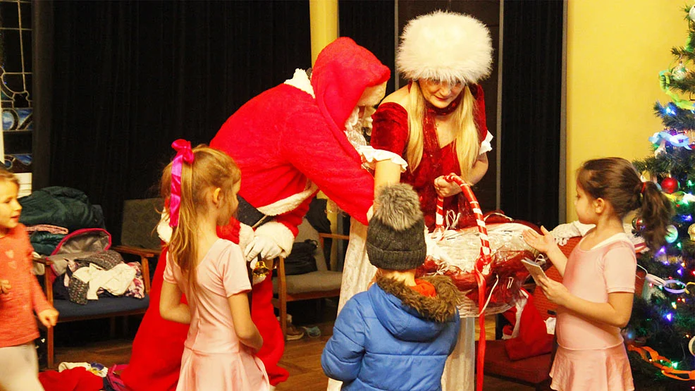 Św. Mikołaj odwiedził dzieci w rawickim domu kultury - Zdjęcie główne