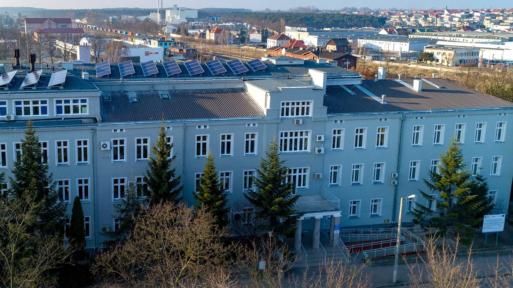 Najbliższy nam szpital zamyka dwa oddziały. Szykują łóżka na covid - Zdjęcie główne