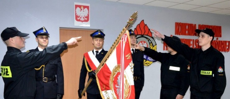 Nowi strażacy w rawickiej komendzie. Złożyli ślubowanie [FOTO] - Zdjęcie główne