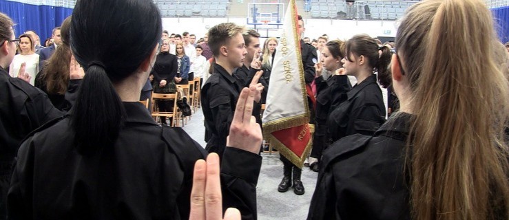 Ślubowanie uczniów klas mundurowych w Miejskiej Górce - Zdjęcie główne
