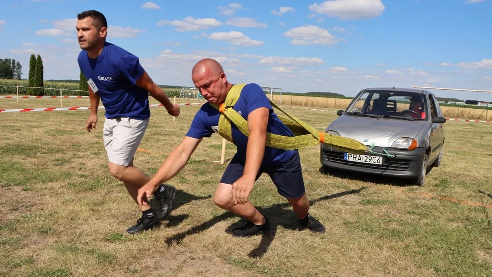 Mają krzepę i dobre serca. Charytatywny piknik sportowy w Szkaradowie [ZDJĘCIA] - Zdjęcie główne