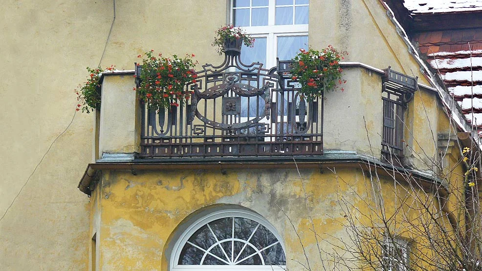 Balkony, nie tylko ozdoba, ale dzieło sztuki rzemieślniczej  - Zdjęcie główne