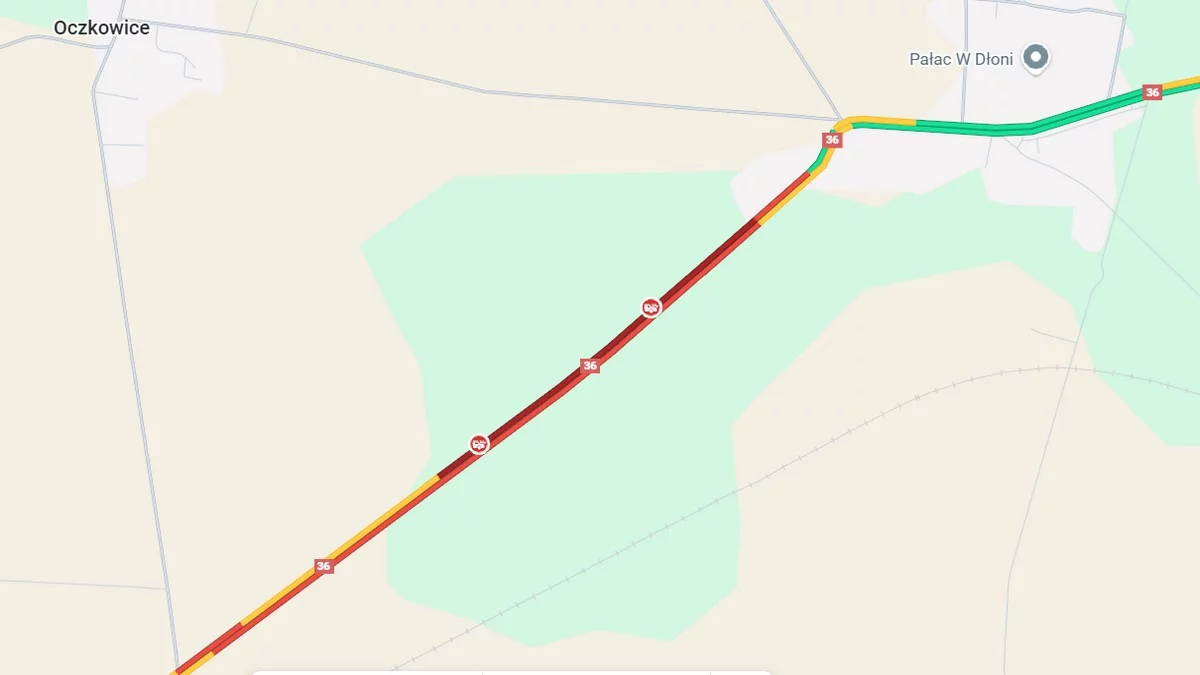 Najpierw dachowanie, później awaria innego pojazdu. Są utrudnienia na drodze krajowej nr 36 - Zdjęcie główne