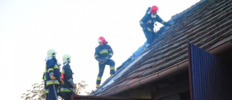 Rawicz. Pożar poddasza w jednym z zakładów - Zdjęcie główne