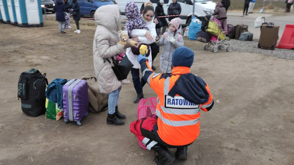 Dzieci, najcenniejsze rzeczy i strach - to wszystko, co zdołali zabrać ze sobą uchodźcy z zaatakowanej przez Rosjan Ukrainy [ZDJĘCIA] - Zdjęcie główne