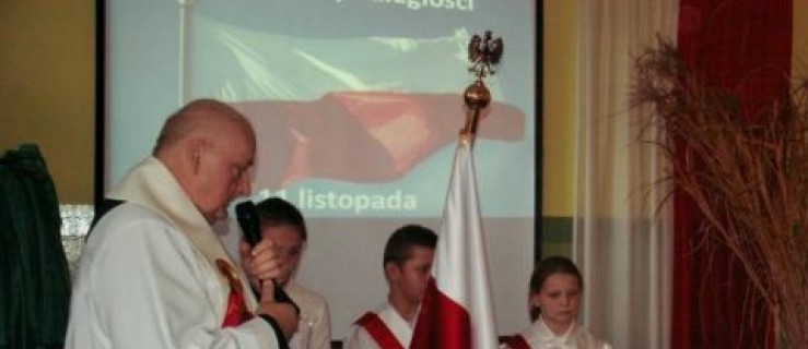 Szkoła w Dłoni ma nową flagę - Zdjęcie główne