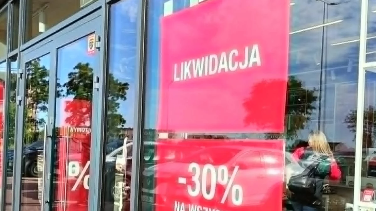 SMS-y o „likwidacji sklepów CCC” wywołały burzę. O co naprawdę chodzi?