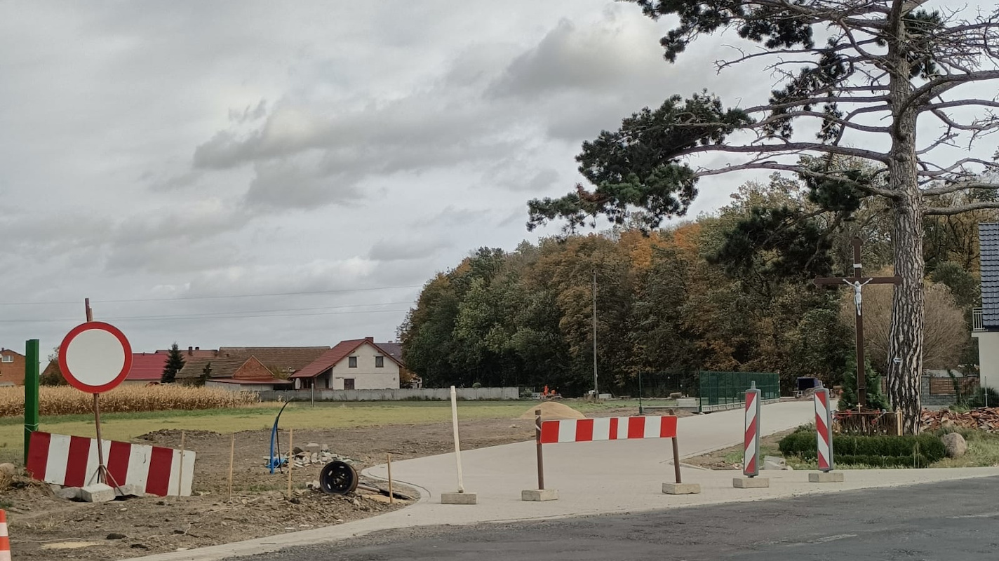 Ulica Olbina. Nowa droga prowadzi do wyjazdu z Pakosławia w stronę Golejewka   