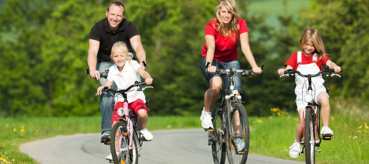 Centrum kultury w Jutrosinie organizuje letnie wycieczki rowerowe dla dzieci - Zdjęcie główne