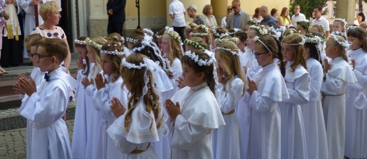Pierwsza Komunia Święta w parafii pw. św. Andrzeja Boboli [FOTO] - Zdjęcie główne