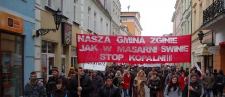 Protestujący w Lesznie: Wynocha z naszej ziemi! [WIDEO] - Zdjęcie główne