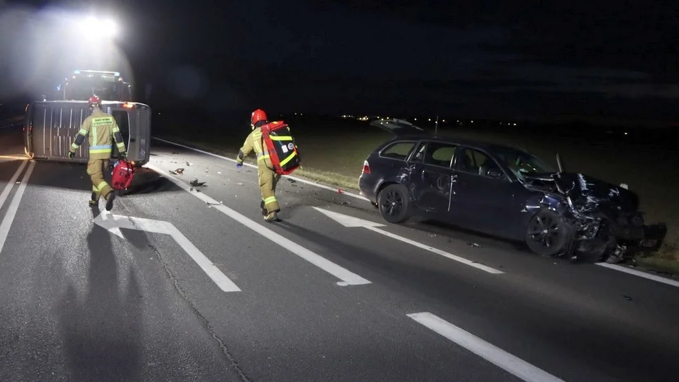 Wypadek pod Izbicami. Wśród poszkodowanych są dzieci [ZDJĘCIA] - Zdjęcie główne