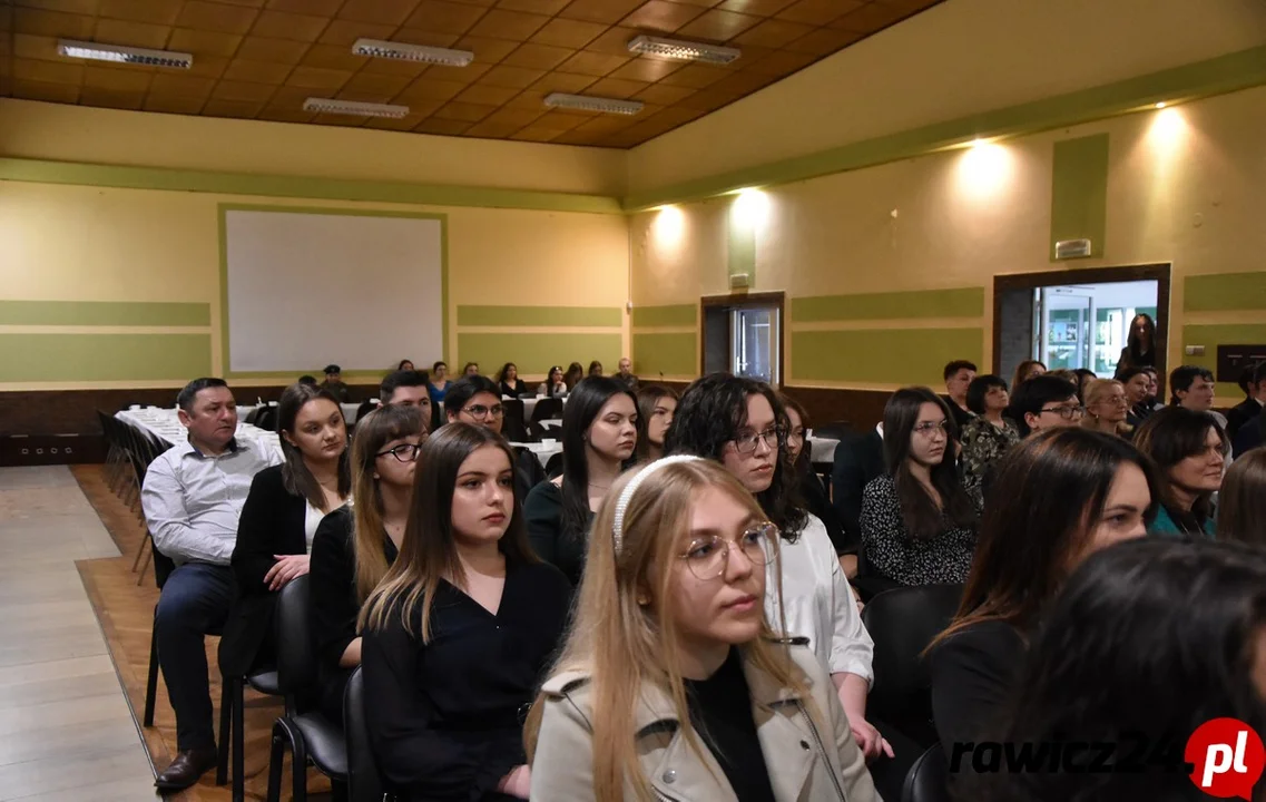 Pożegnanie absolwentów w Jutrosinie