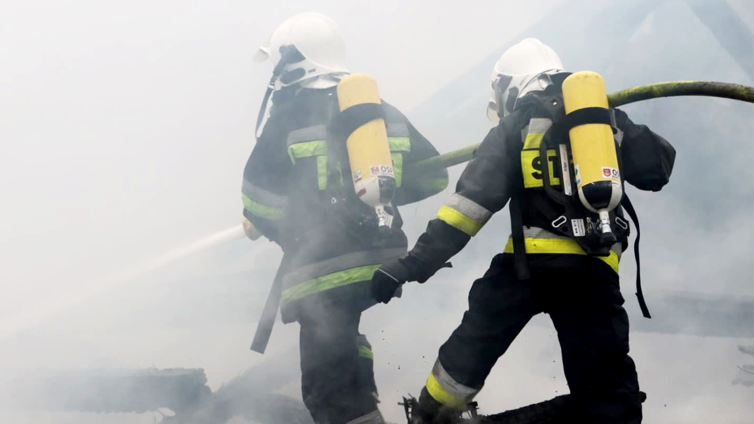 Pożar na terenie gospodarstwa rolnego w Dłoni - Zdjęcie główne