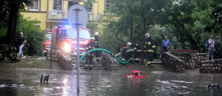 Synoptycy ostrzegają przed ulewą i silnym wiatrem - Zdjęcie główne