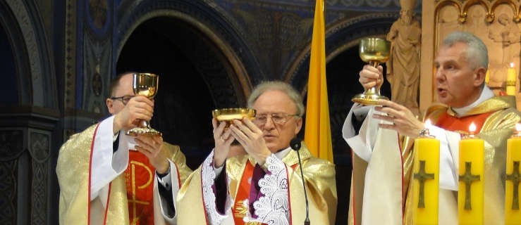 Jutrosiński proboszcz kanonikiem - Zdjęcie główne