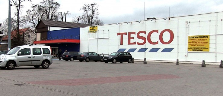 Zamykają parking przy byłym Tesco. Rozpocznie się remont - Zdjęcie główne