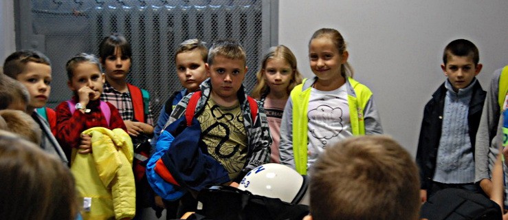 Uczniowie z Gościejewic w rawickiej komendzie - Zdjęcie główne