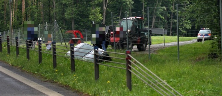 Wjechała w "ślepą" drogę w Załęczu i wpadła do rowu - Zdjęcie główne