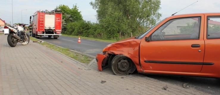 Zderzenie motocykla i auta osobowego w Szymanowie - Zdjęcie główne