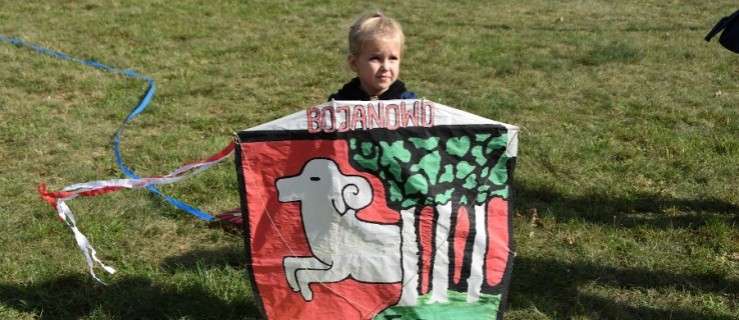 Na boisku w Tarchalinie podziwiali latawce (FOTO) - Zdjęcie główne